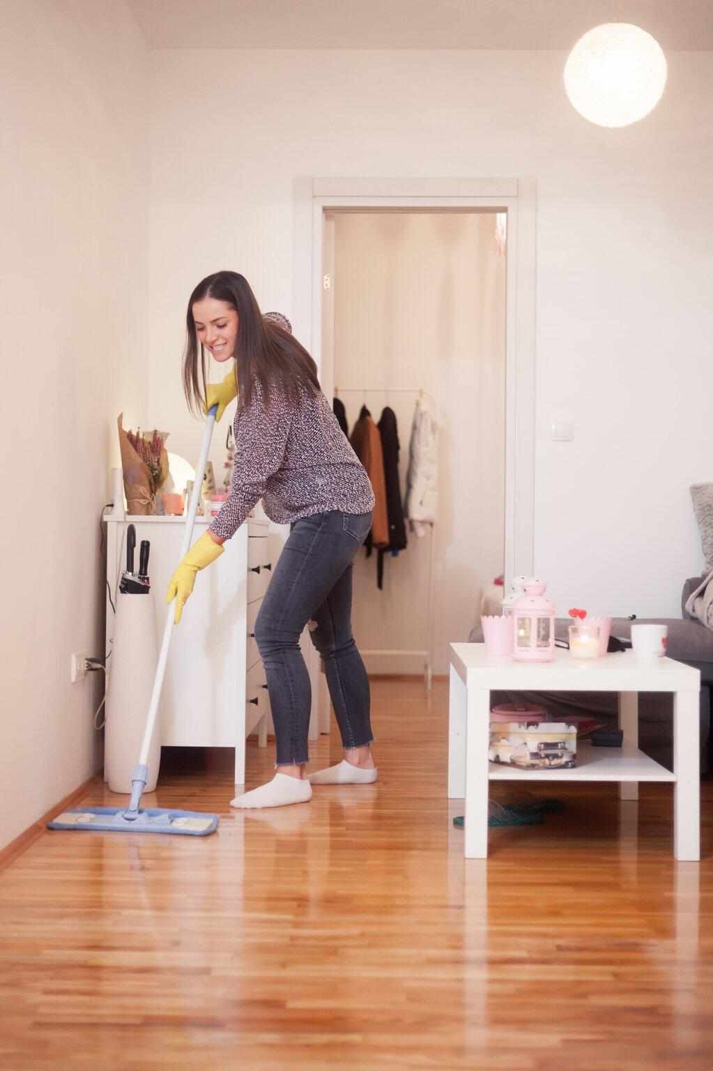 The Ultimate Guide to Apartment Cleaning: Tips and Tricks for a Sparkling Space